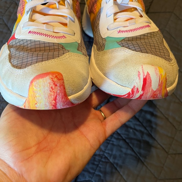 Jordan’s with cool color way EUC - Picture 10 of 13